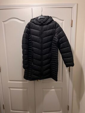 DKNY Black Hooded Chevron Puffer Coat